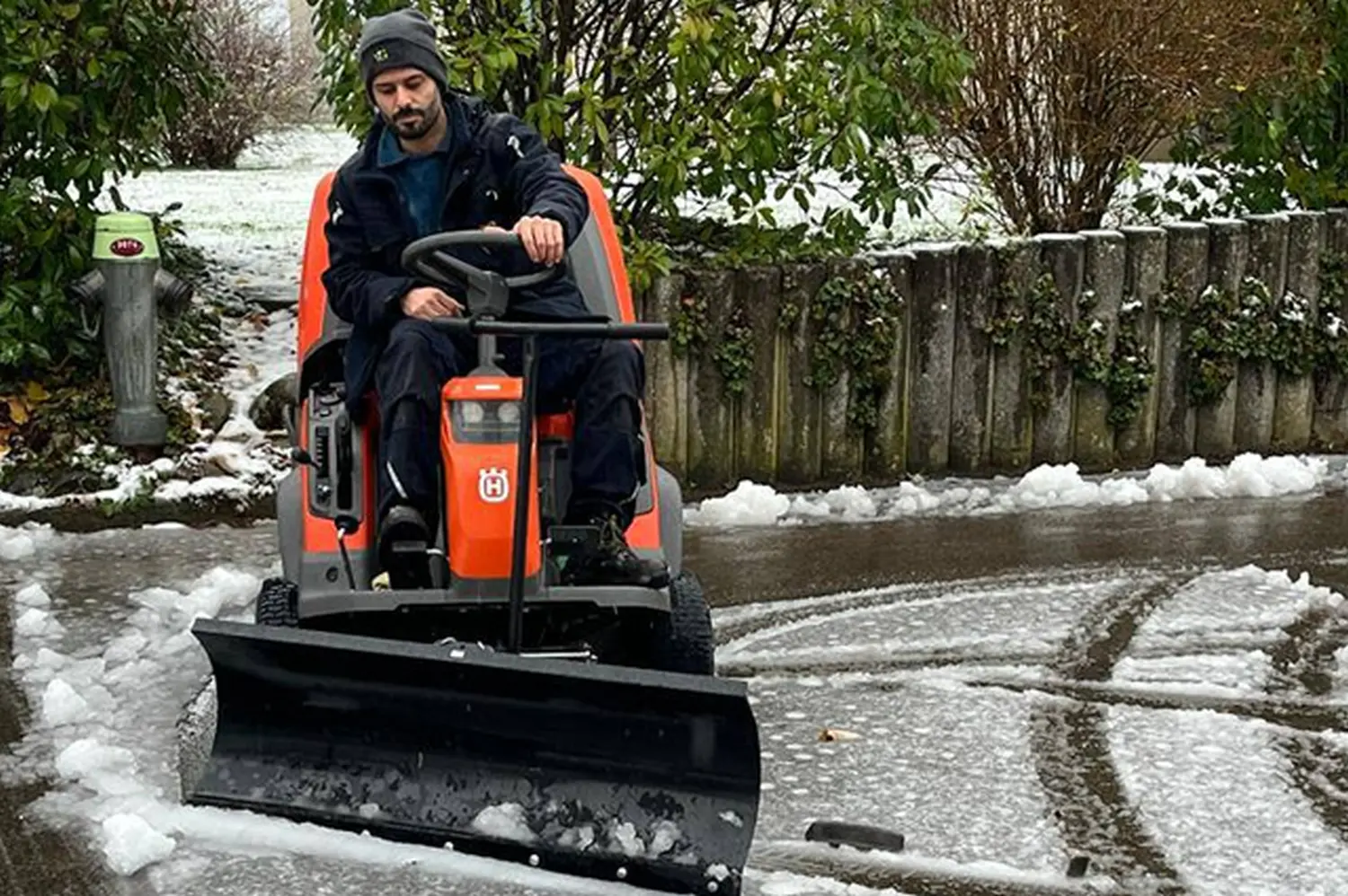 Individuelle Winterdienstpakete von Sebastian Reichstein Gartenbau
